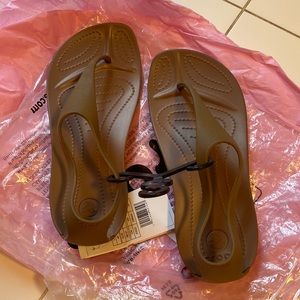 Cute and never worn! Discontinued too so they’re hard to find!